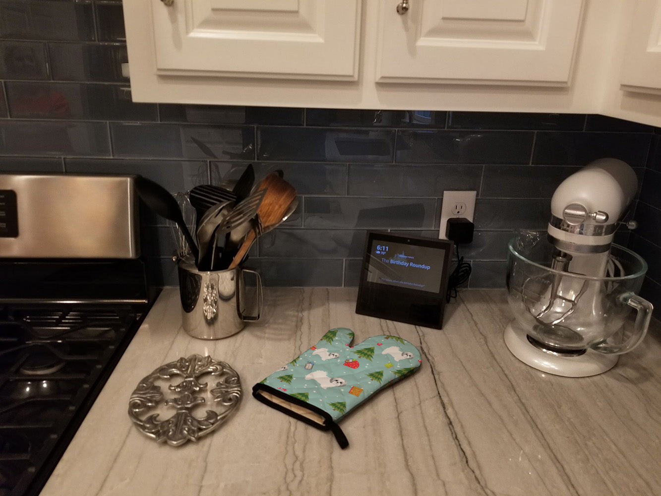 Christmas Shih Tzu Oven Mitt BB4981OVMT